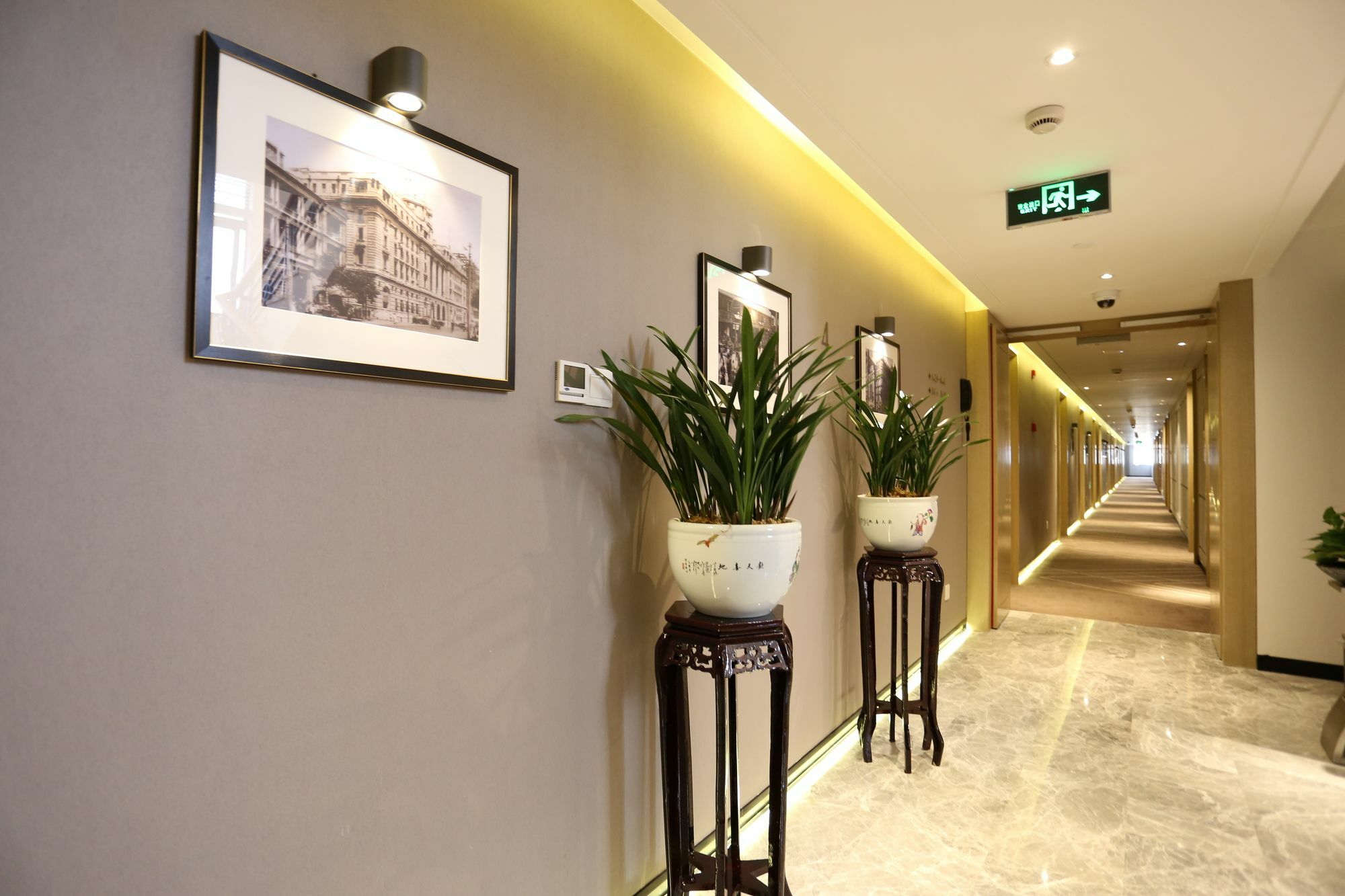 Jinjiang Metropolo Classiq Shanghai Nanjing Road Extérieur photo